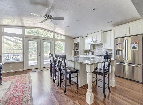 3rd image of 1881 E Suzette Cir