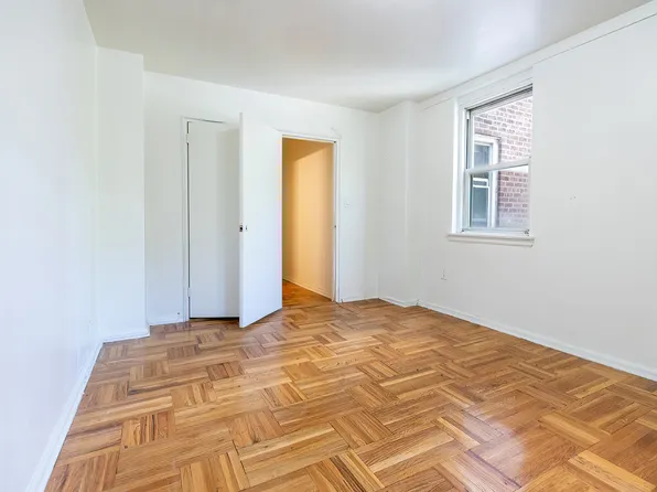 80 Knolls Crescent image 14 of 20