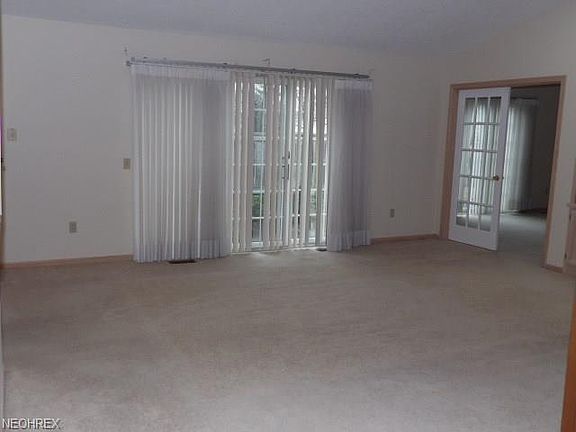 3rd image of 3439 Amesbury Ln