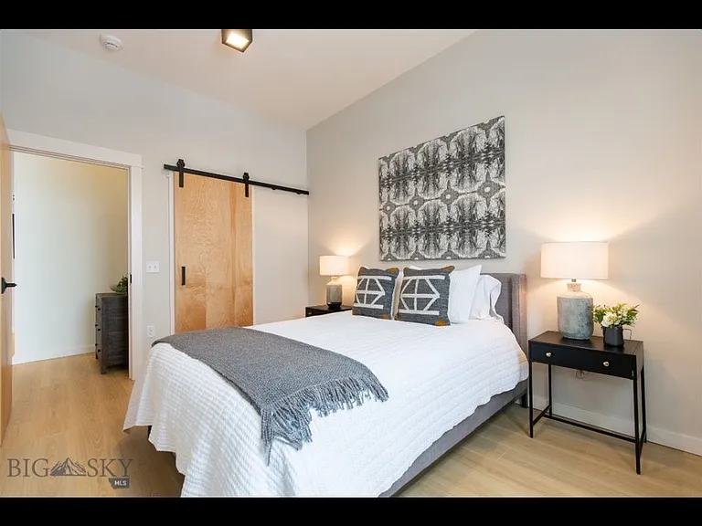 515 W Aspen St #305 — Photo 2