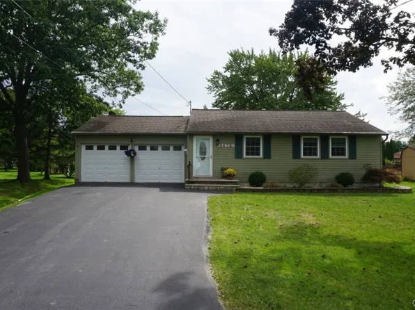 8432 Grandview Dr, Cicero, NY 13039
