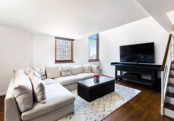 4th image of 305 2nd Ave APT 725