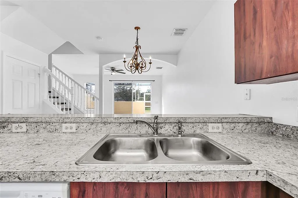 3 bed, 2.5 bath, 1468 sqft, $2,150 — Photo 3