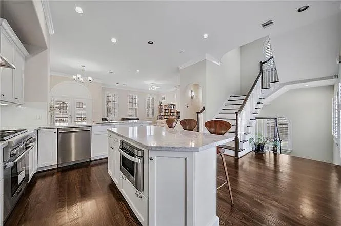 602 Knox St — Photo 14