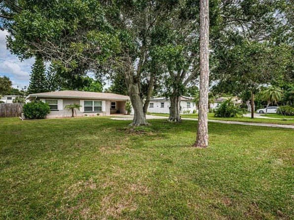 7051 Hibiscus Ave S, South Pasadena, FL 33707