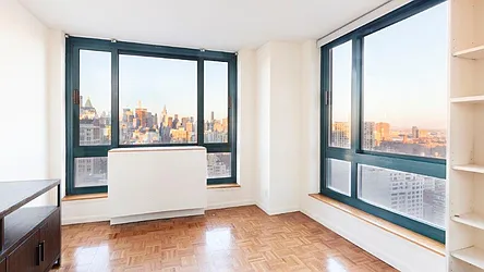 Rented by Luxus Manhattan Realty
