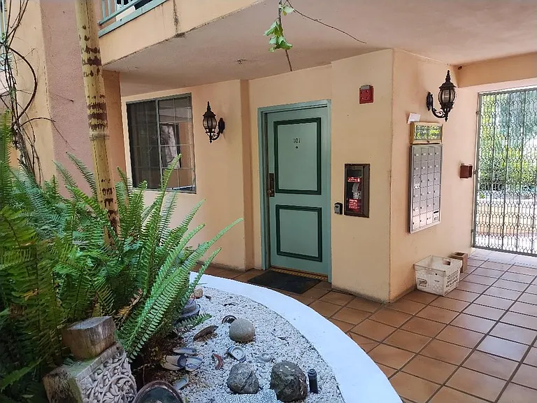 640 Veteran Ave #304 — Photo 3