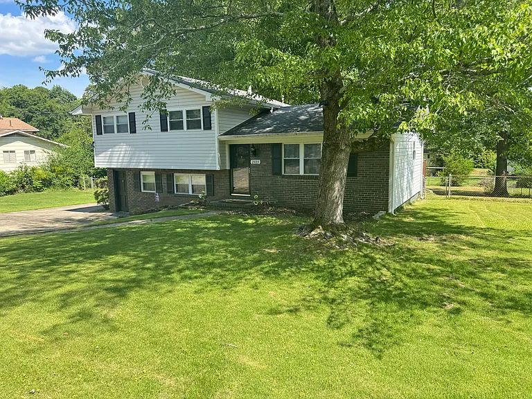 2323 Applewood Dr — Photo 31