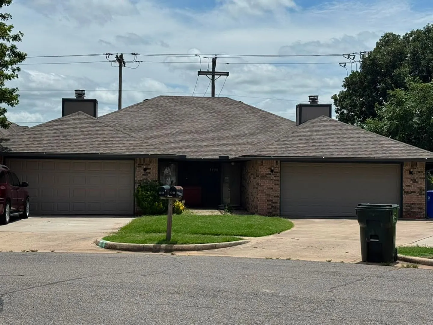 Southcrest Dr Duplex — Photo 2