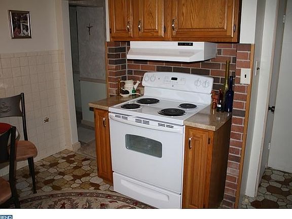 4th image of 119 Adelphia Ave