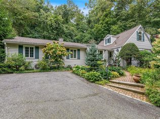 18 Dunlop Rd, Huntington, NY 11743