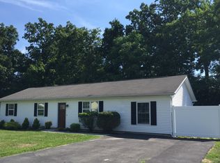 27 Hawk Ln, Poughkeepsie, NY 12601