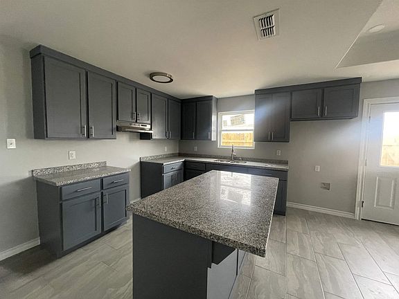 3rd image of 712 Big Leaf Dr