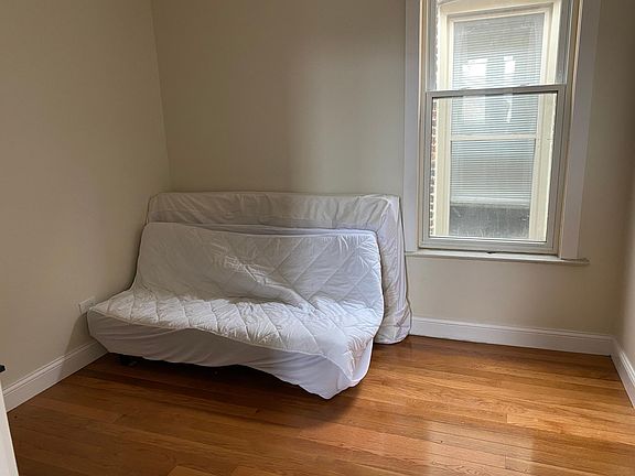 2nd image of 3126 S Wells St #3R