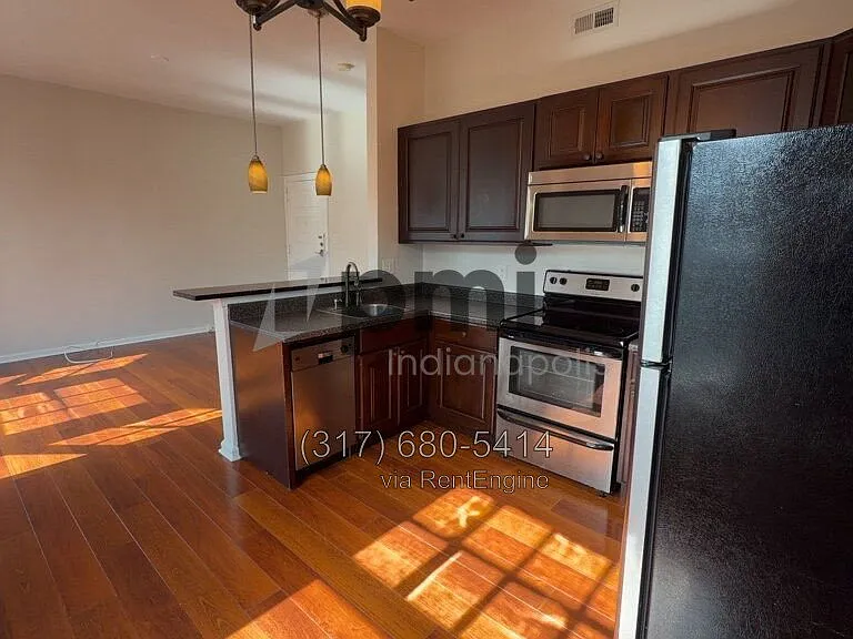 Indy Downtown Colonial Apartments — Photo 95