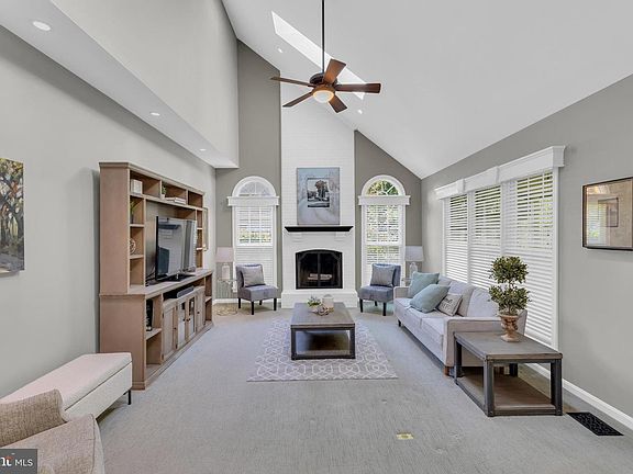 4th image of 8323 Argent Cir