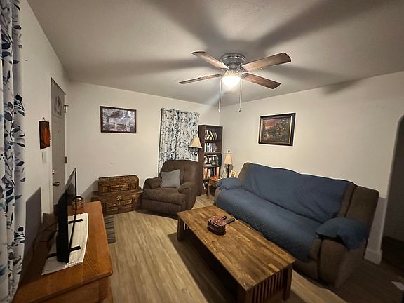 4th image of 1127 E Pacific Street