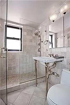 Sold by Century 21 Metropolitan | media 6