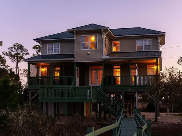 588 River Rd, Carrabelle, FL 32322