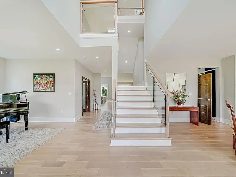9908 Blake Ln — Photo 3