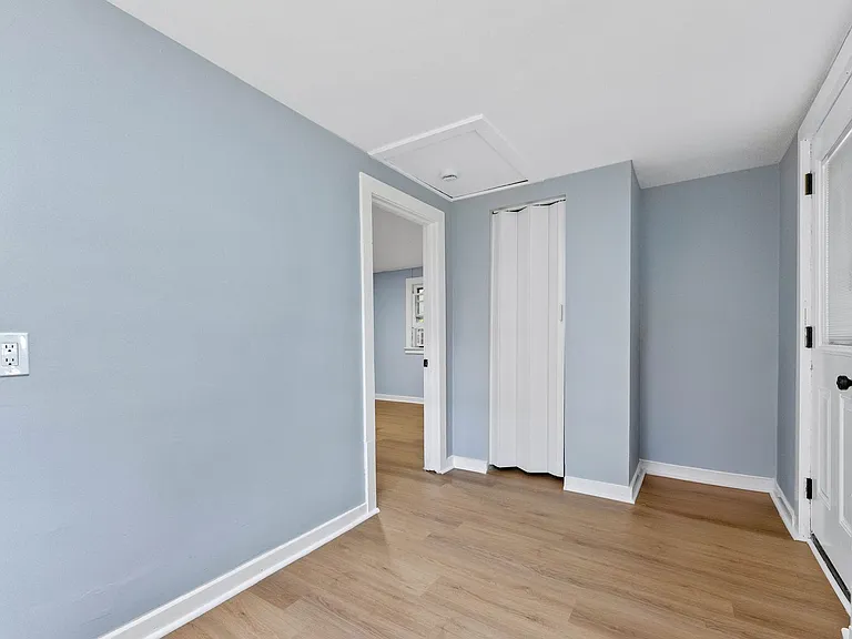 24 Begonia St — Photo 5