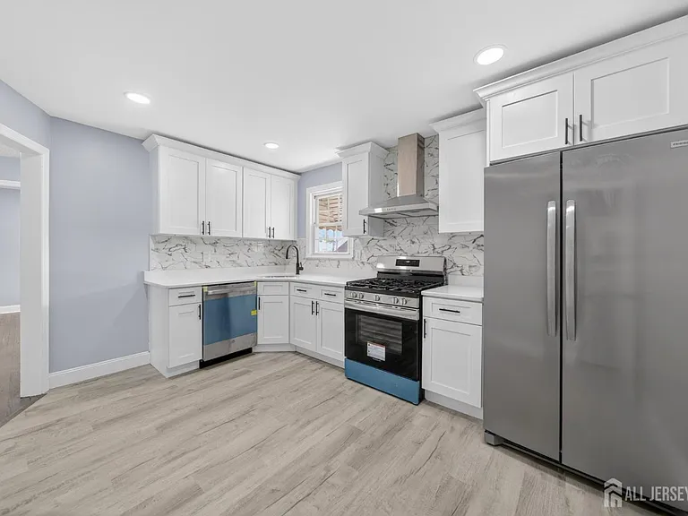125 E Cherry St — Photo 7