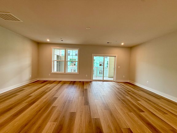 5th image of 527 Munson Woods Walk #B