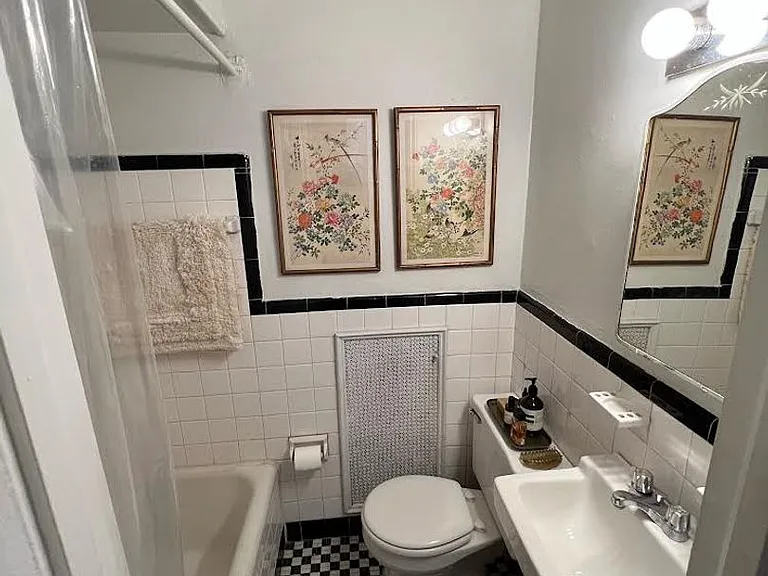 2211-13-15 Spruce Street — Photo 12