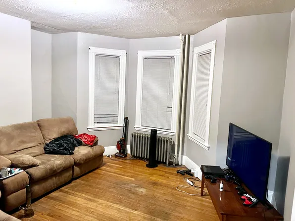 121 Hillside St #1, Boston, MA 02120