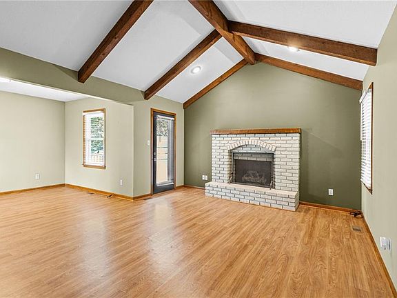 4th image of 243 SE Brownfield Ct