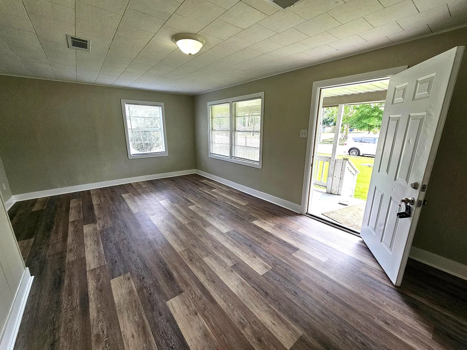 202 N Logan St — Photo 3