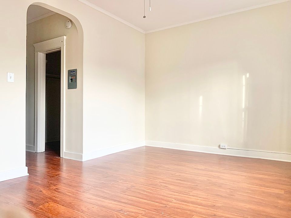 1st image of 565 N Heliotrope Dr #106