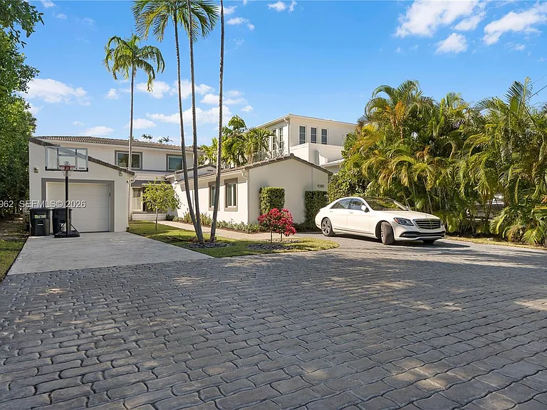 9380 Bay Dr — Photo 16