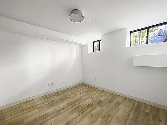 5th image of 166 E 105th St #1F
