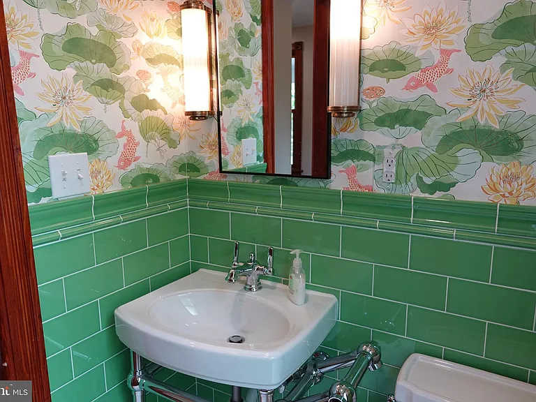 36 Hart Ave — Photo 52