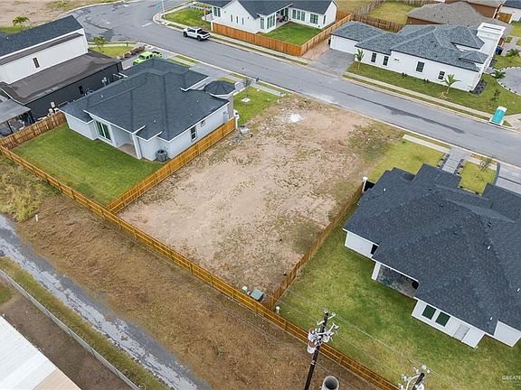 4th image of 2612 Wisteria Ave