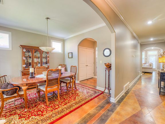 4th image of 2440 Parkway Pl