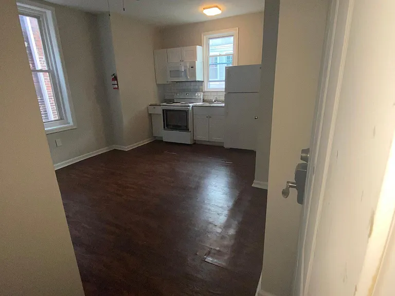 1464 N 52nd St #2R — Photo 8