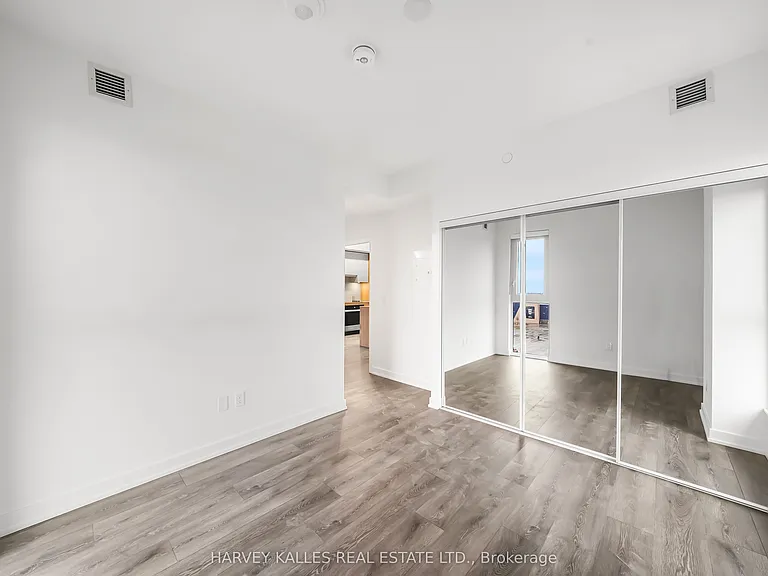 1007 The Queensway #514 — Photo 21