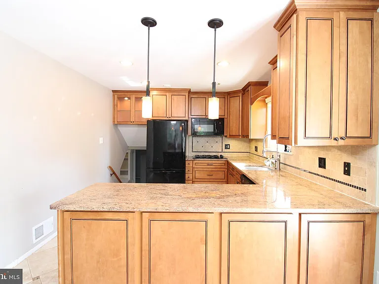 5204 Queensberry Ave — Photo 1