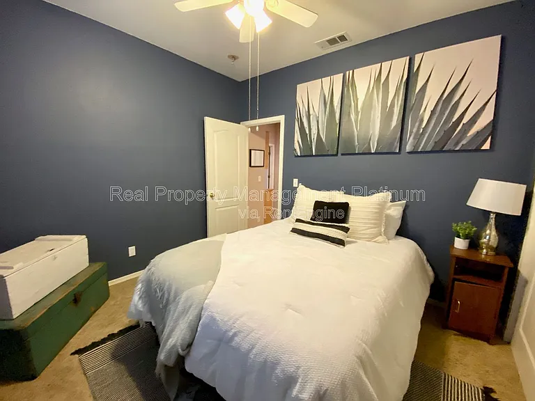 4872 N Crestmoor Ave — Photo 7