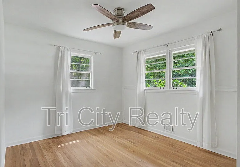 212 Hilltop Dr — Photo 25