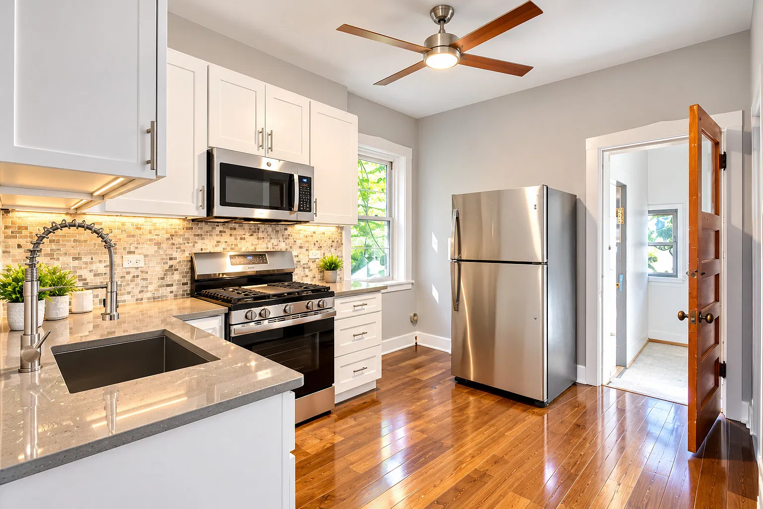 2 bed, 1000 sqft, $2,400 — Photo 4