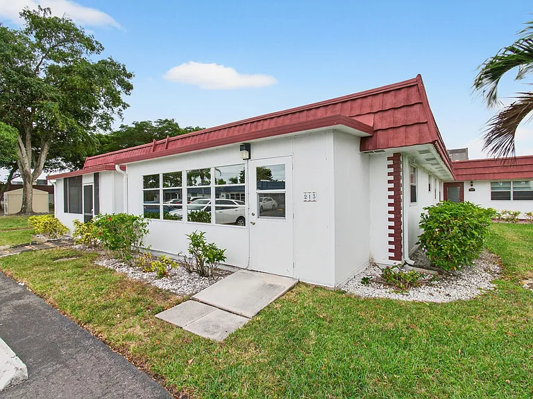 213 Waterford Cir #I — Photo 43