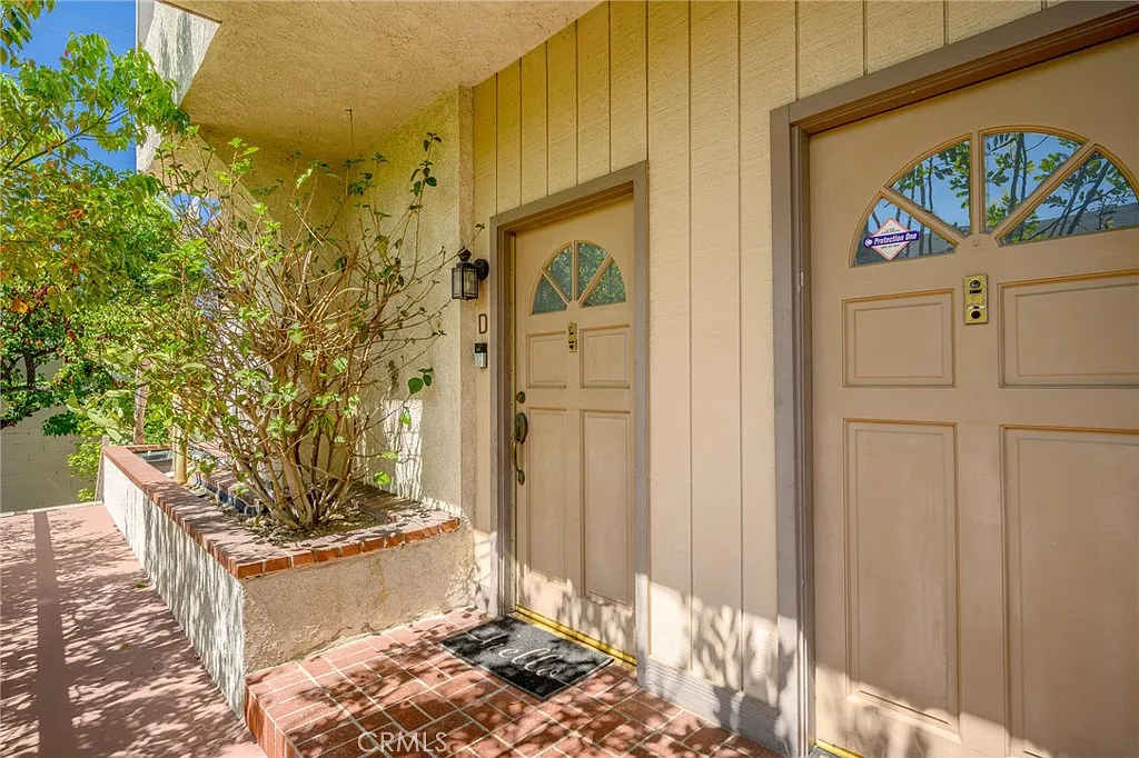 3 bed, 2.5 bath, 1597 sqft, $4,500 — Photo 3