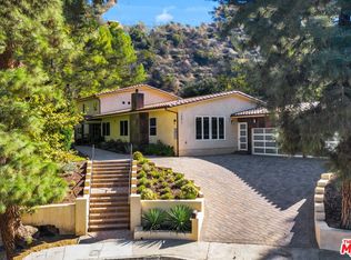 14811 Jadestone Dr, Sherman Oaks, CA 91403