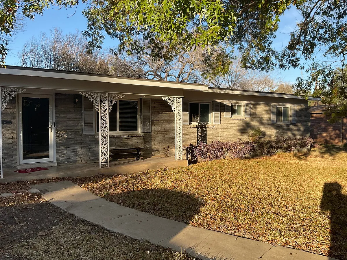 Building Photo - 515 Cave Ln