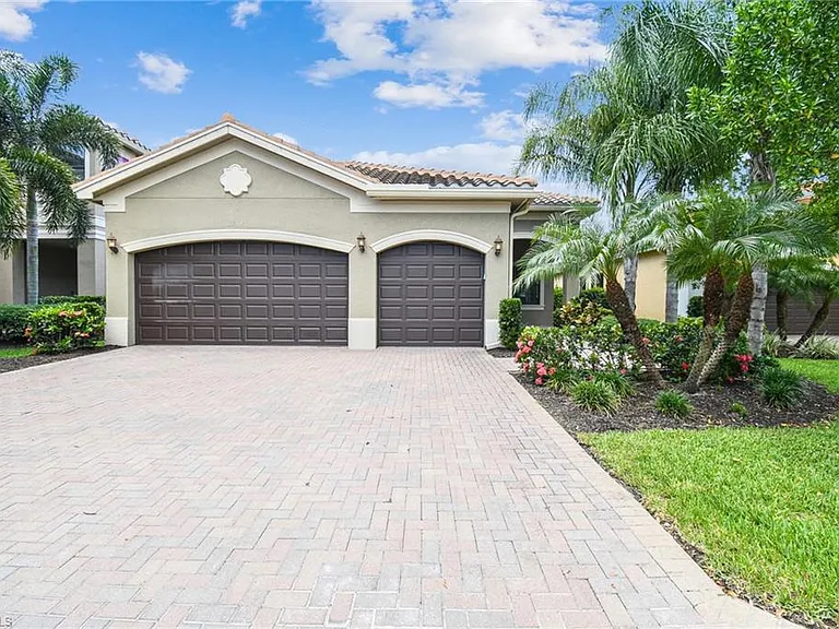 11541 Stonecreek Cir W — Photo 4