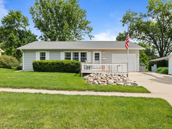 121 E Oneil Dr, Ames, IA 50010