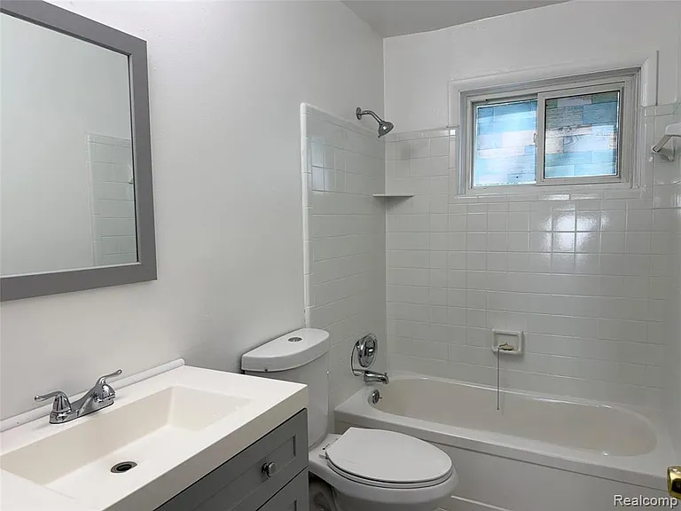 26225 Hopkins St — Photo 7